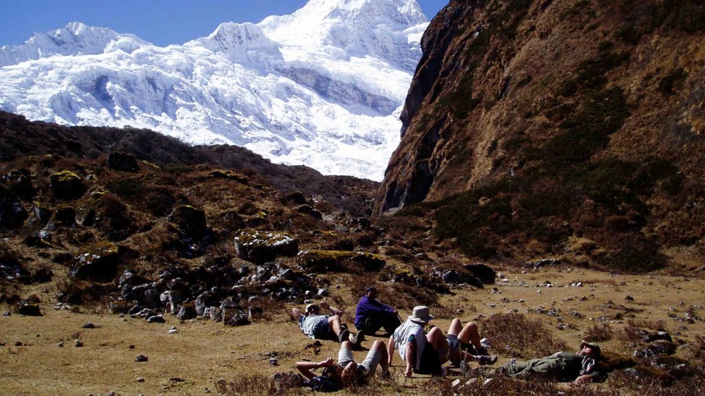 Mount manaslu helicopter tour 6