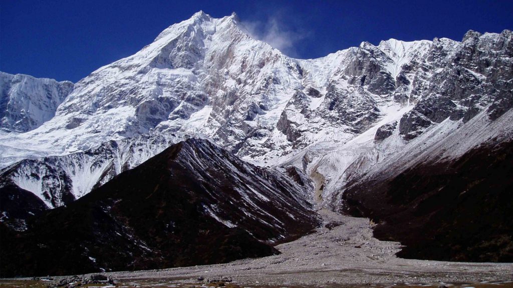 Mount manaslu helicopter tour 7