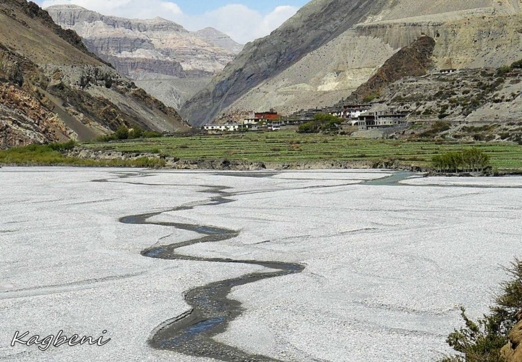 Upper mustang trek in helicopter fly out (1)