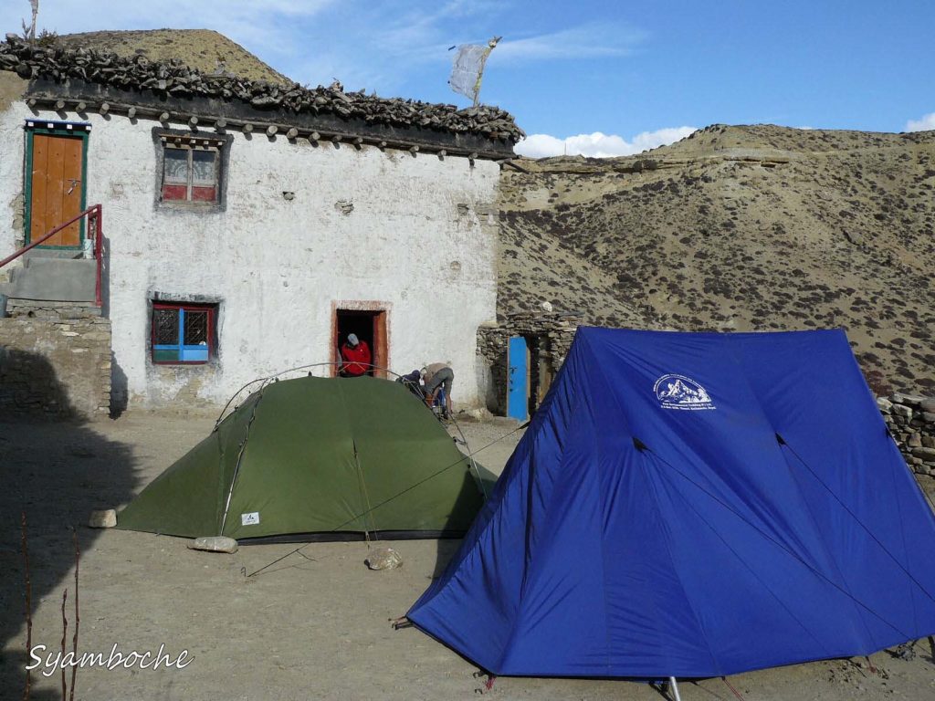 Upper mustang trek in helicopter fly out (5)